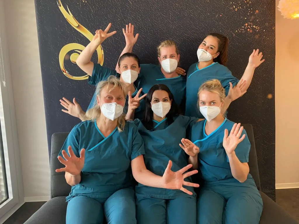Dr. Heike Arnold betreibt eine Facharztpraxis in Mörfelden-Walldorf in der Rhein-Main-Region, welche sich auf die plastische-, rekonstruktive- und ästhetische Chirurgie spezialisiert hat.
